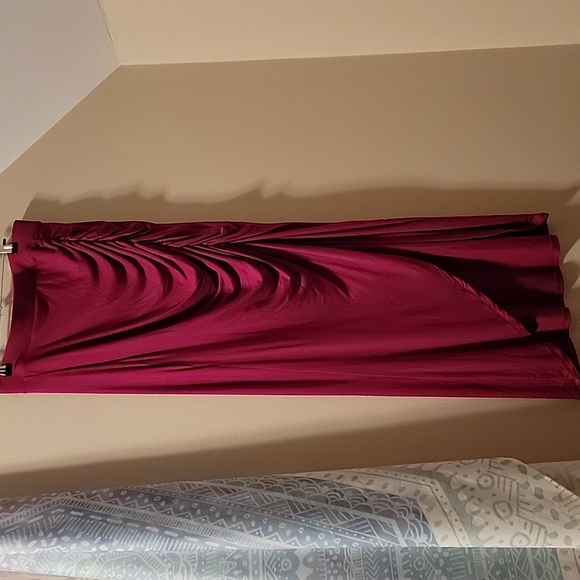 HP🎉 💃🏻Red Asymmetrical Ruching Slit Skirt - Size M - Picture 2 of 6